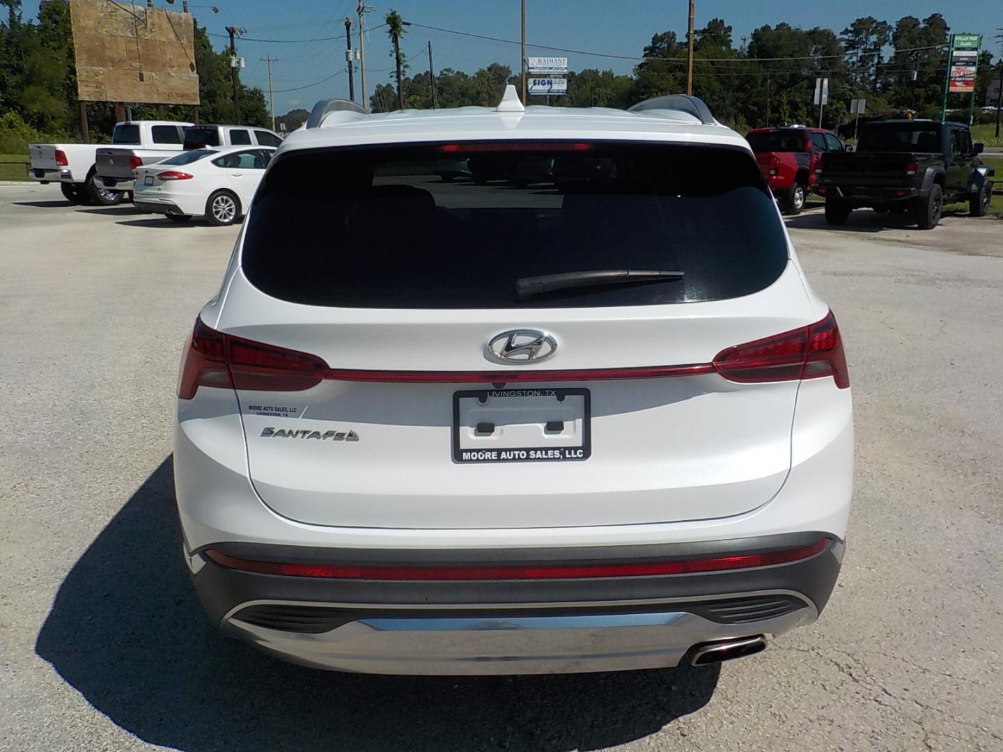 2021 White /Gray Hyundai Santa Fe (5NMS24AJ1MH) , Automatic transmission, located at 1617 W Church Street, Livingston, TX, 77351, (936) 327-3600, 30.710995, -94.951157 - ONE OWNER! Locally owned!! Really a nice unit! - Photo#7